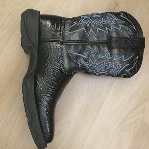Ariat brand new short cowboy boots with black pate